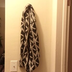 Michael Kors infinity scarf dark and light gray acrylic